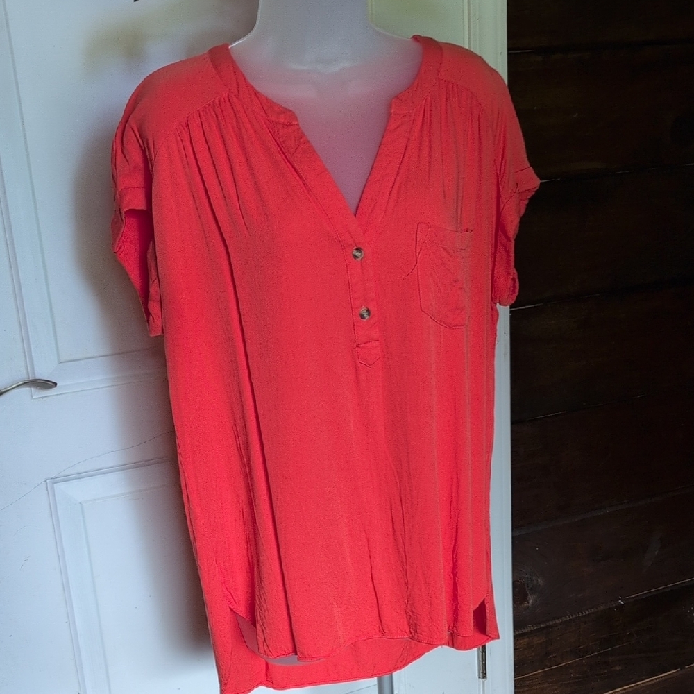 Women's Rose+Olive V-neck Size Large